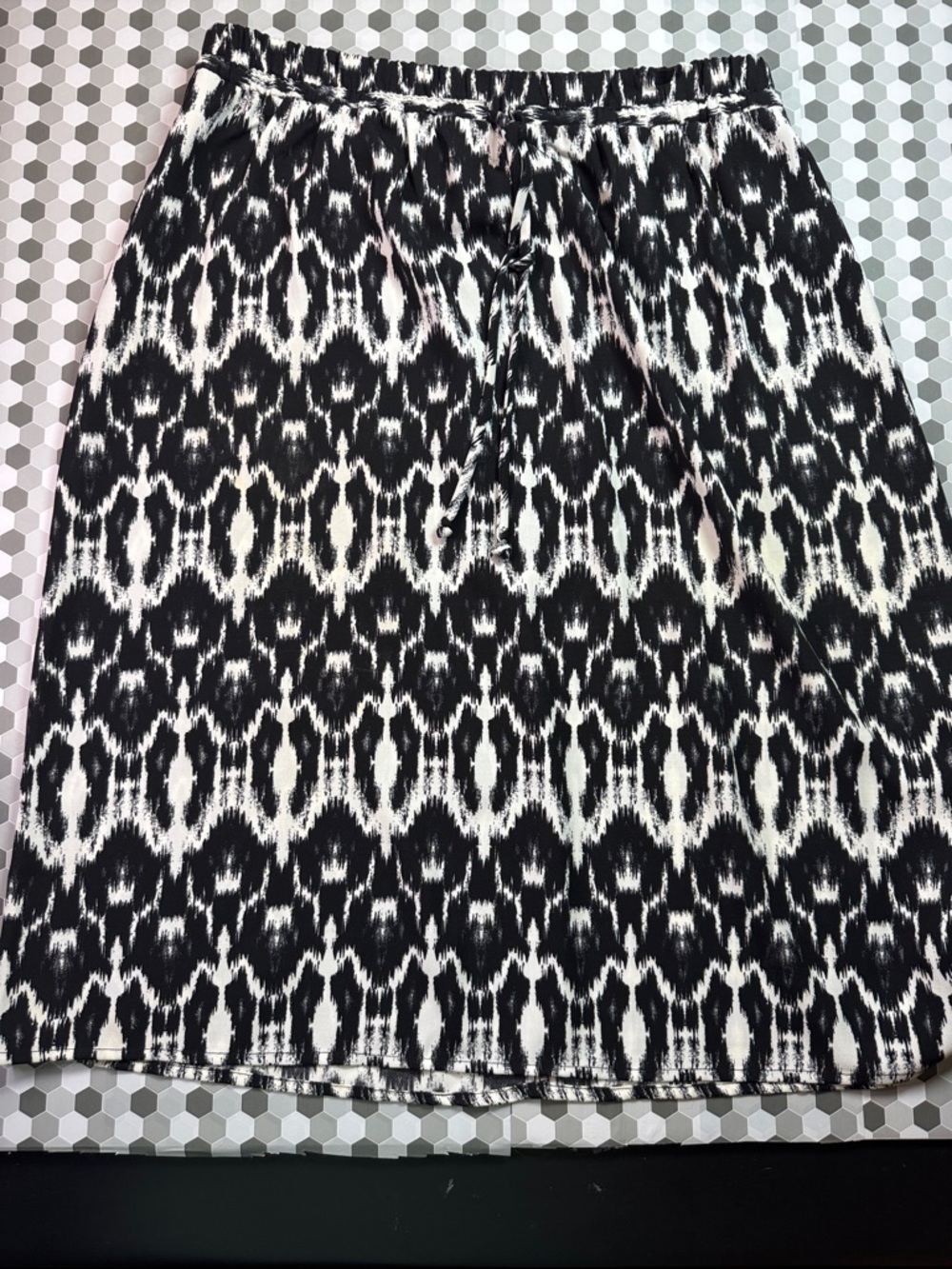 Faded Glory Black and White Ikat Midi Skirt